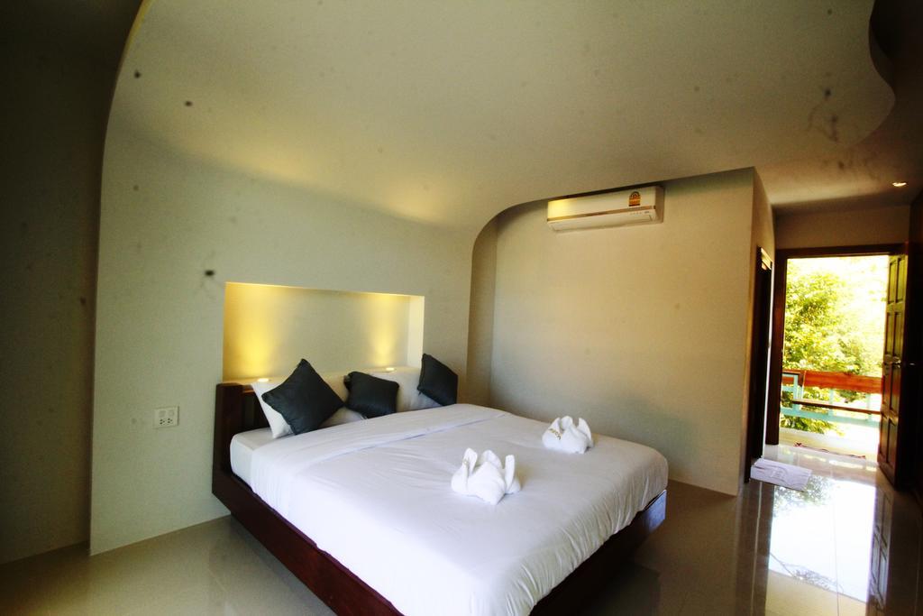 Mountain Reef Beach Resort Koh Tao Rum bild